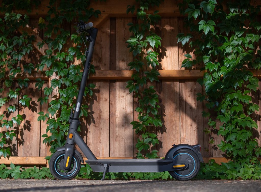 Comment s'équiper pour une balade en trottinette électrique tout-terrain ?