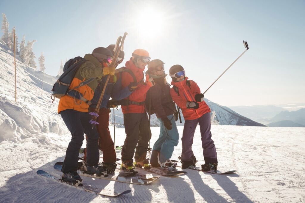 Explorer les stations de ski : où aller pour un Noël enneigé ?