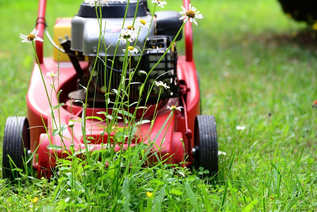 Travaux d'entretien d'espaces verts.