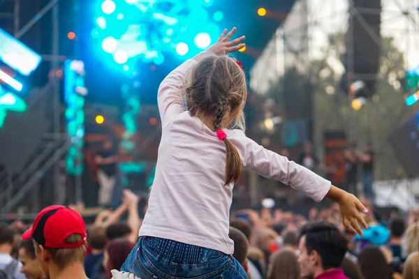 Devenir artiste de rue : formation et réalité du métier de spectacle de rue